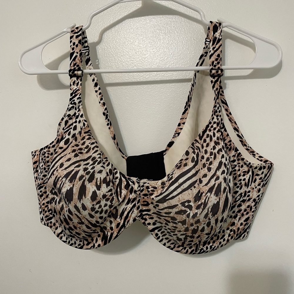Cacique cheetah print underwire t shirt bra back closure 44DD Adjustable straps
